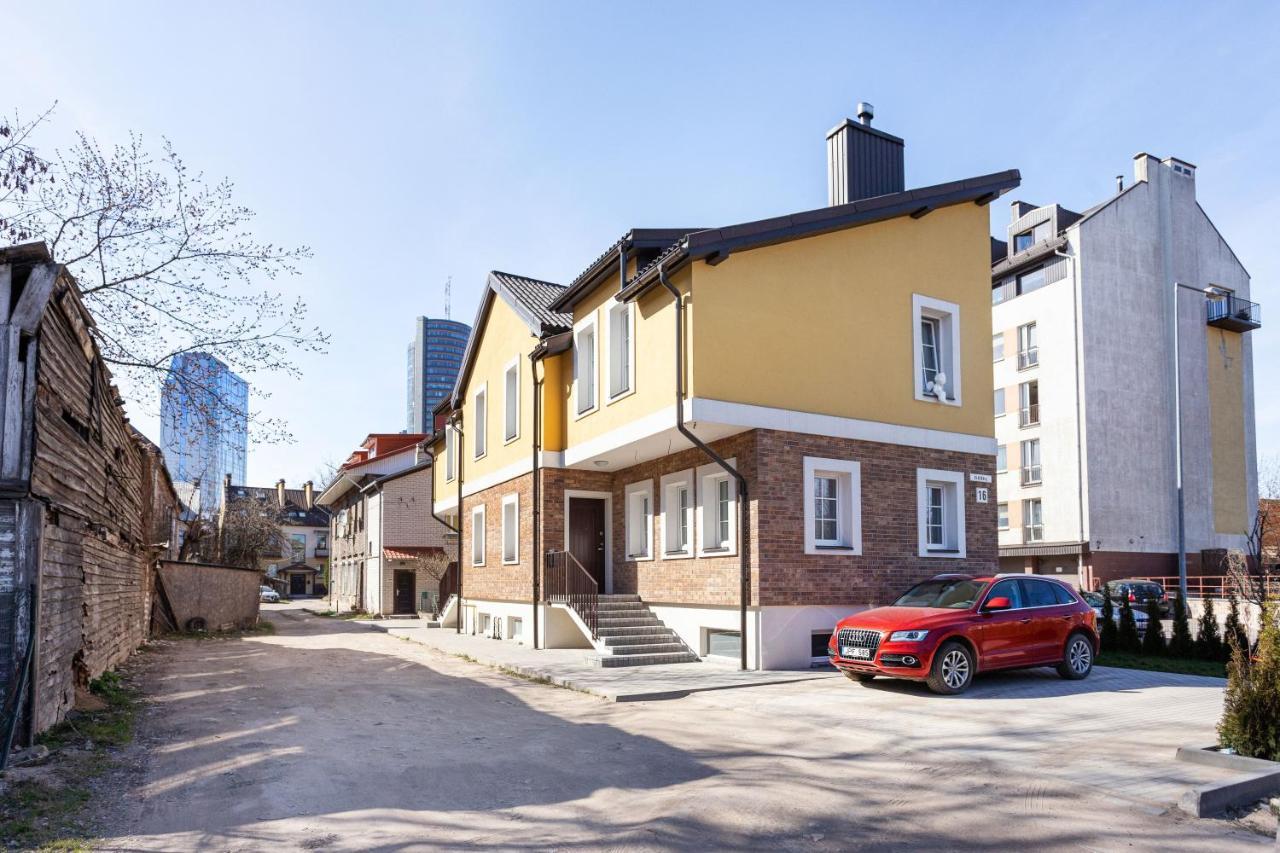 3 Bedroom Apartment 24H Self Check In, Free Parking, Ac, Fireplace Vilnius Bagian luar foto